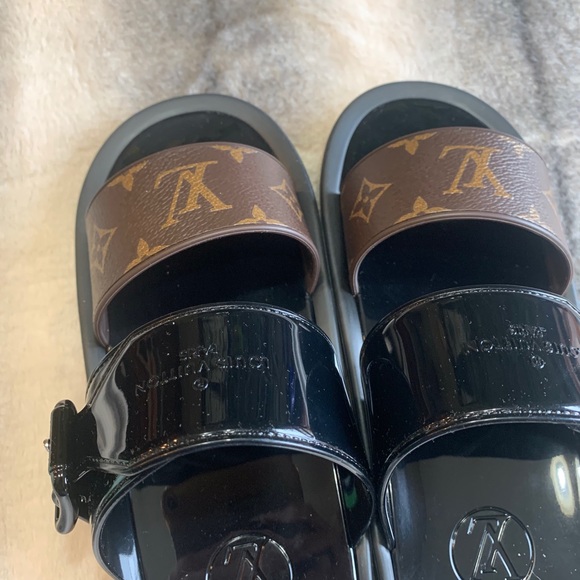 { Louis Vuitton } Sunbath Flat Mules Black Sandal - Picture 8 of 15